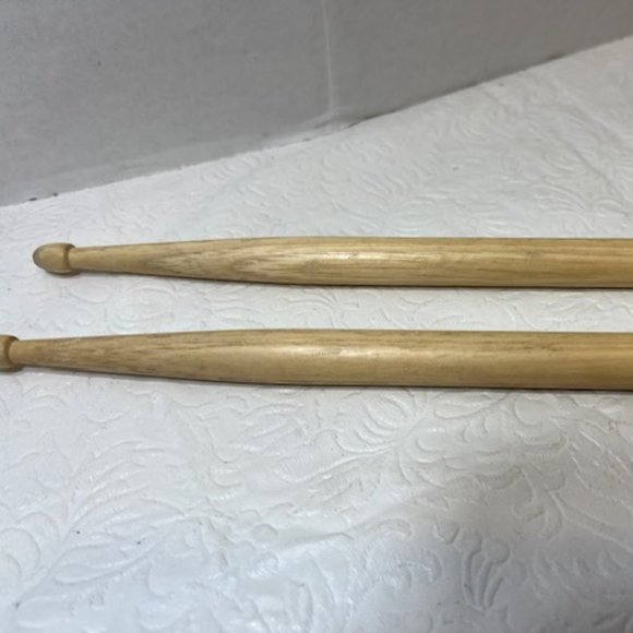 Vic Firth American Classic 5A Hickory Preowned, Drum Sticks 16" - Picture 4 of 9